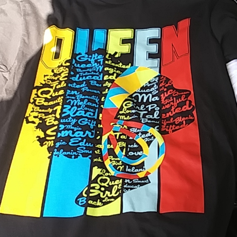 Novelty "Queen" tee (Defect - Shoulder Fade)